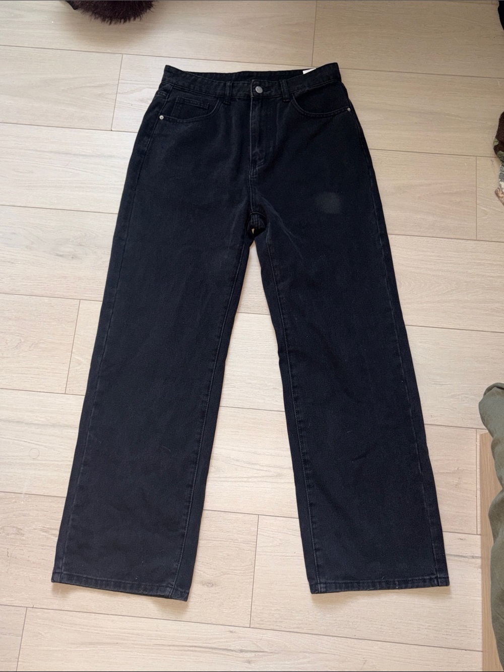 SHEIN Black Relaxed Straight-Leg Woman’s Jeans